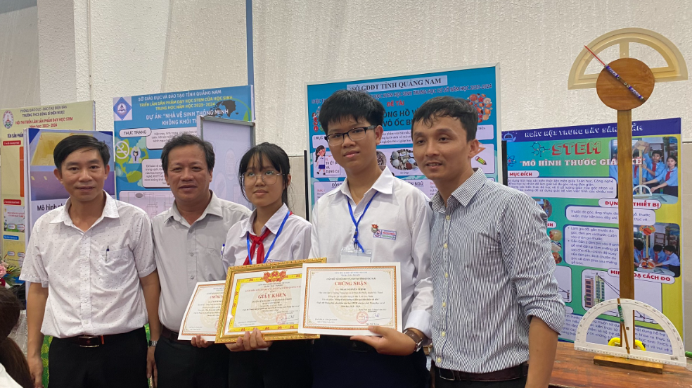 TRƯỜNG THCS PHAN BÁ PHIẾN THAM GIA NGÀY HỘI TRƯNG BÀY SẢN PHẨM DẠY HỌC STEM DO SỞ GIÁO DỤC ĐÀO TẠO QUẢNG NAM TỔ CHỨC